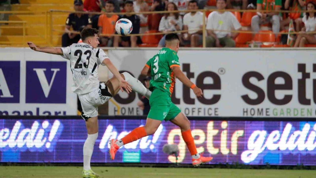 Trendyol Süper Lig: Alanyaspor: 1 - Beşiktaş: 1