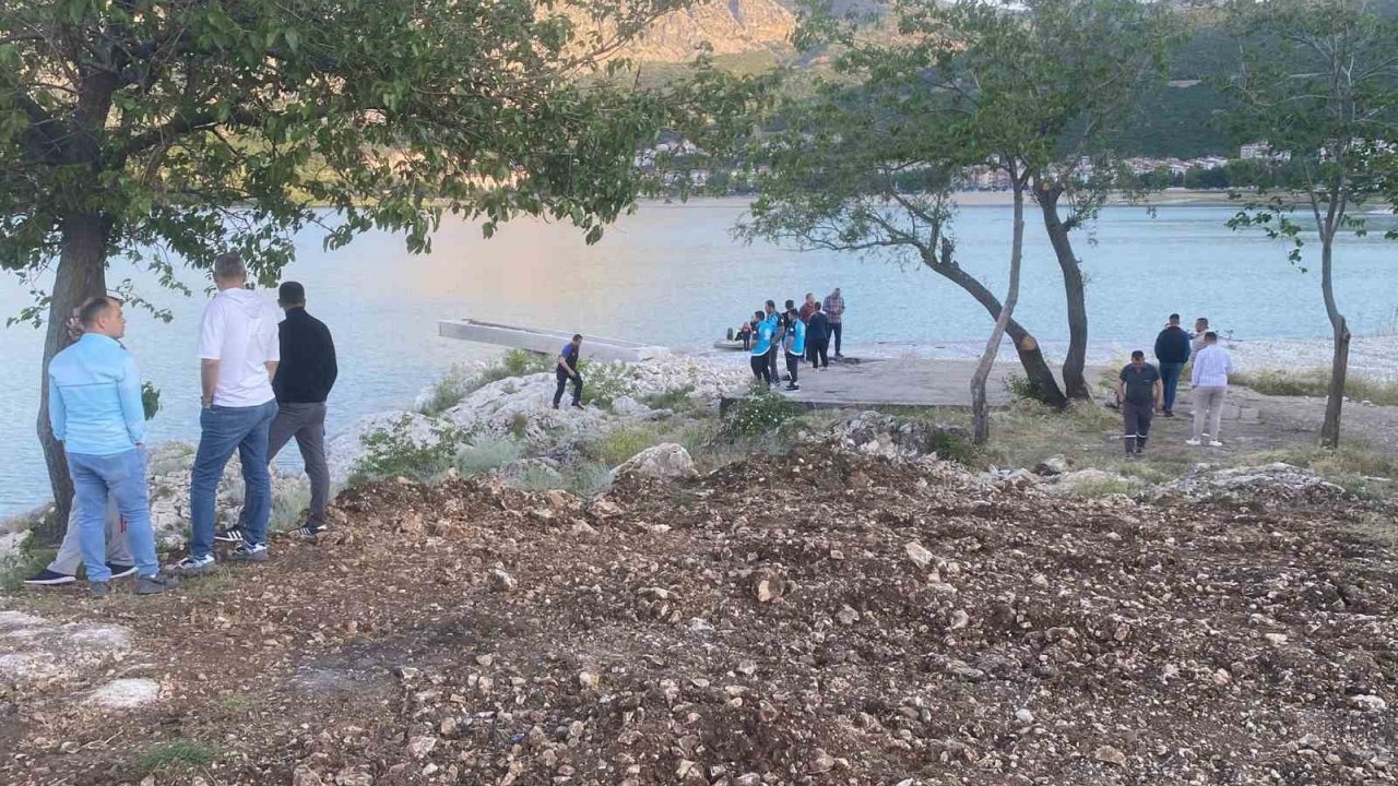 Gölde kaybolan mermer işçisi için arama çalışması başlatıldı