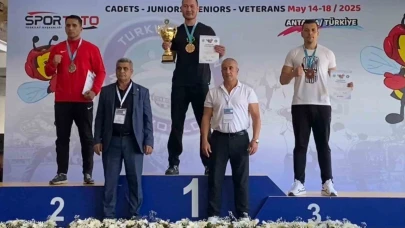 Kemer’in Kick Boks sporcuları dünya şampiyonasından dört madalyayla döndü