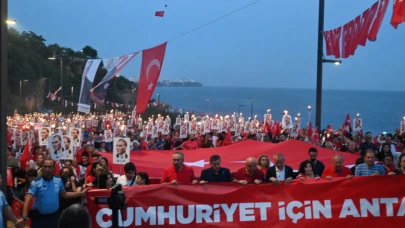 Antalya’da 19 Mayıs Coşkusu Fener Alayı ile Zirveye Ulaştı