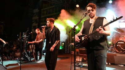 İkilem grubu Kemer'de konser verdi