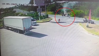 Seyir halindeki araç yandı, ilk müdahaleyi vatandaşlar yaptı