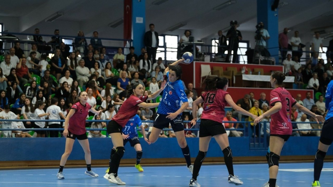 Yalıkavakspor'un çifte şampiyonluk gururu