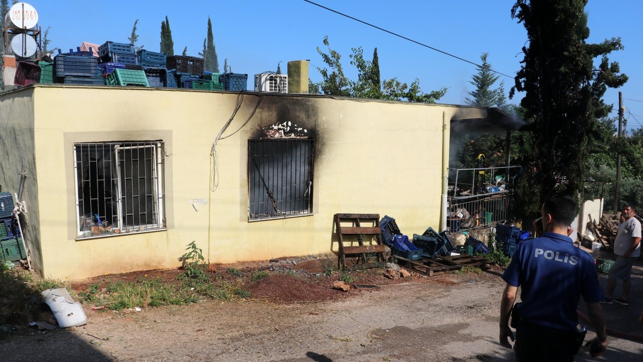 Antalya'da evleri yanan çift destek bekliyor