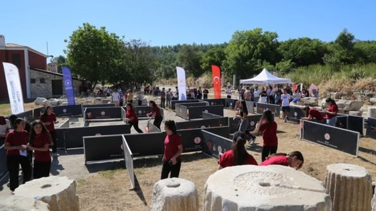 2025 Aile Yılı kapsamında labirent oryantiring etkinliği Stratonikeia Antik Kenti’nde gerçekleştirildi