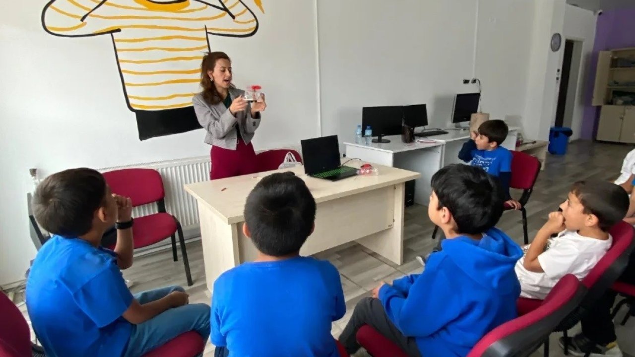 Muğlalı çocuklar uzay ve havacılık atölyesinde kendi tasarımlarını uyguluyor
