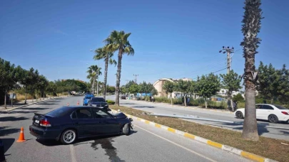 Önce kaldırıma, ardından direğe çarparak durabildi: 1 yaralı
