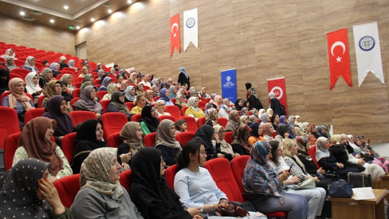 Muğla’da "fıtratın korunması ve aile" konulu konferans gerçekleştirildi
