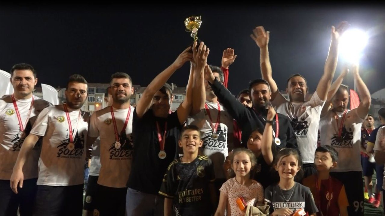 Burdur'da futbol turnuvasının şampiyonu Emniyet Müdürlüğü oldu