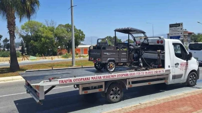Manavgat'ta Direksiyon hakimiyetini kaybeden motorlu bisiklet devrildi: 2 yaralı