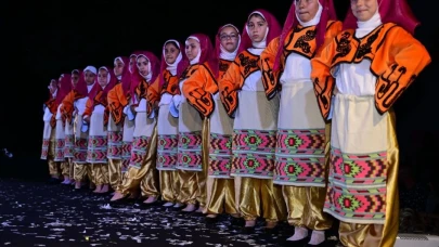 Antalya’da Geleneksel Kültür Şöleni: Konyaaltı İlkokulu’nda Halk Oyunları Rüzgarı