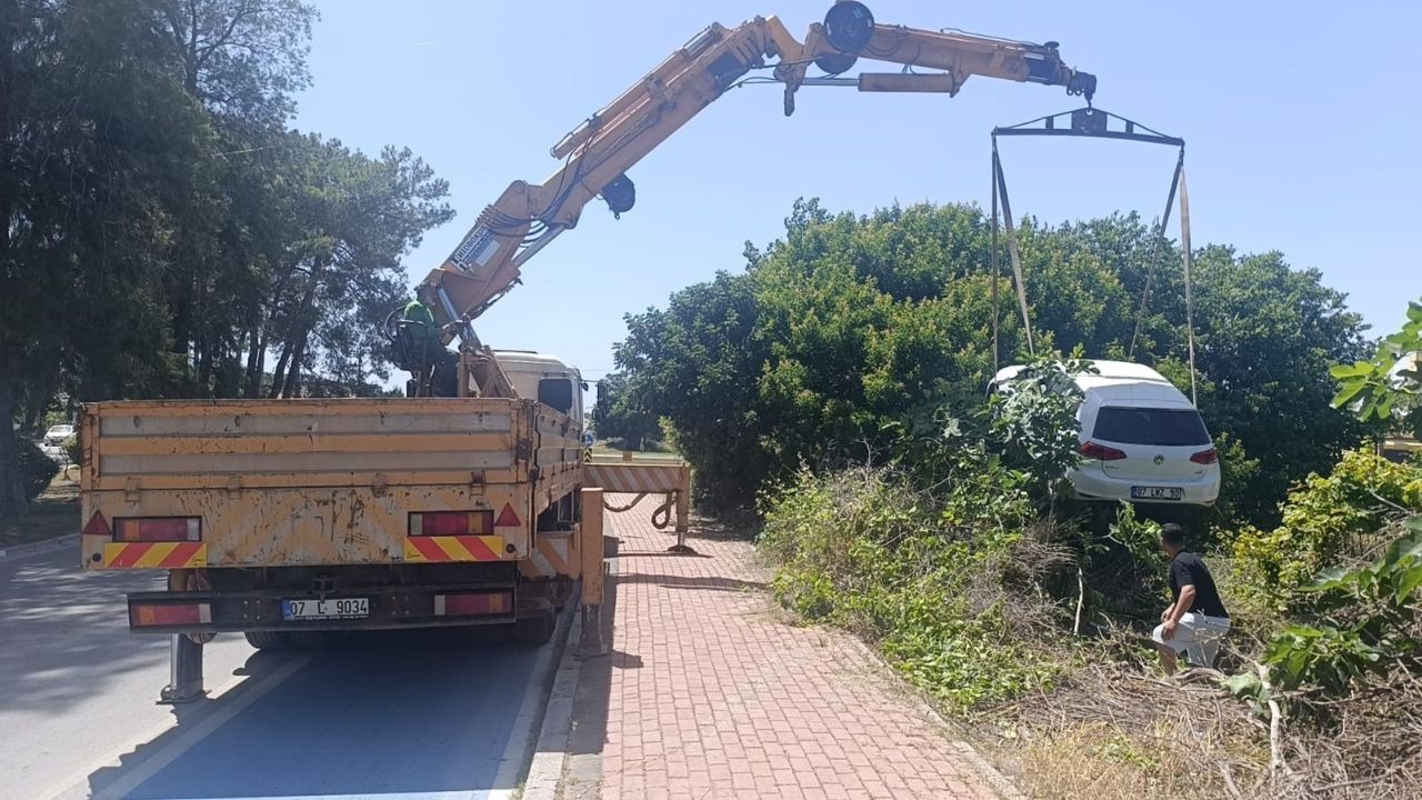 Antalya’da Tehlikeli Viraj: Aynı Noktada Peş Peşe 2 Kaza!