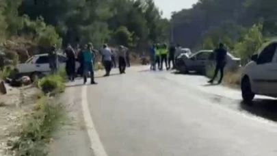 Alanya’da iki otomobil çarpıştı: 3 yaralı
