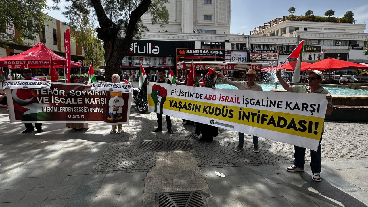 Antalya Kapalıyol’da Hekimlerden Filistin’e Destek Yürüyüşü: “Sessizlik Öldürür!”