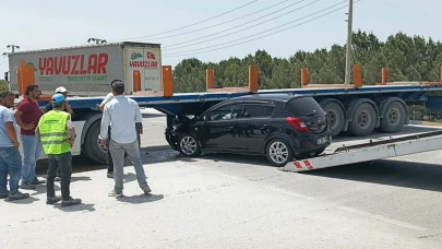 TIR dorsesine çarpan otomobilin sürücüsü yaralandı