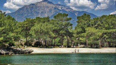 Tarih ve Doğanın Buluştuğu Eşsiz Cennet: Phaselis Koyu