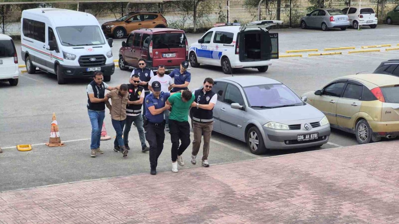 Polise saldıran şüpheliler serbest bırakıldı
