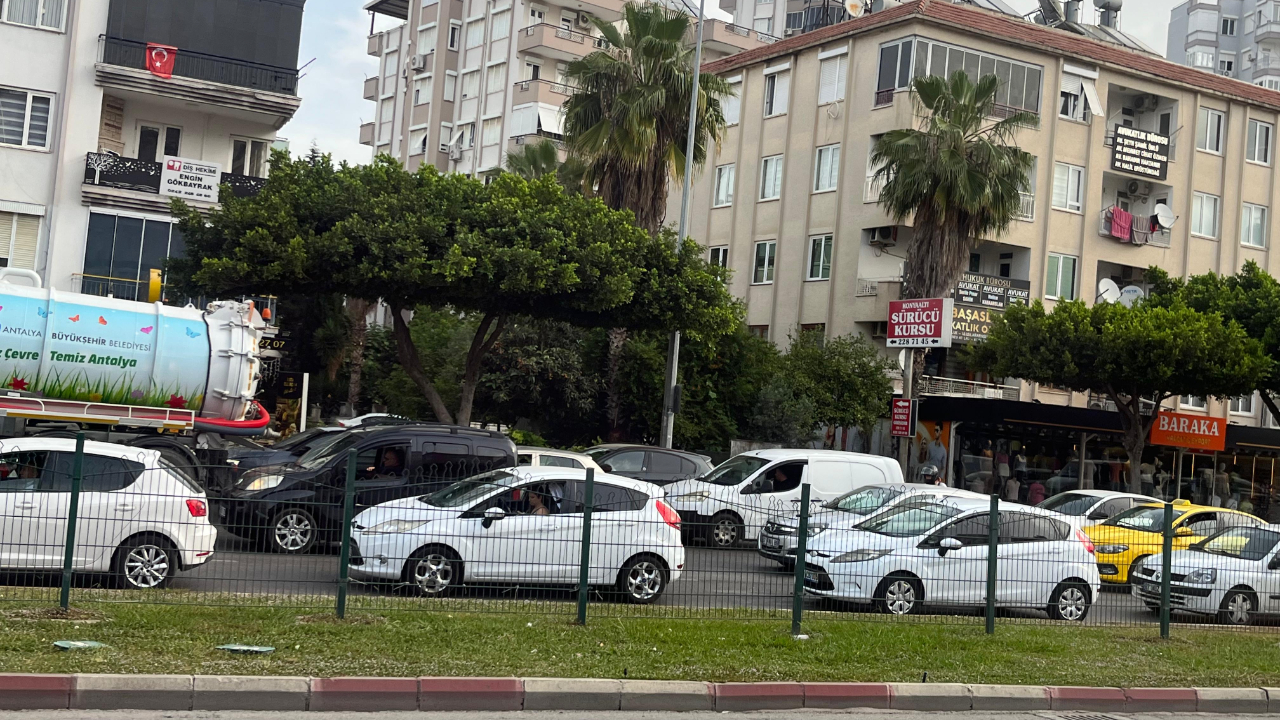 Antalya’da Haftanın İlk Günü Trafik Yoğunluğu