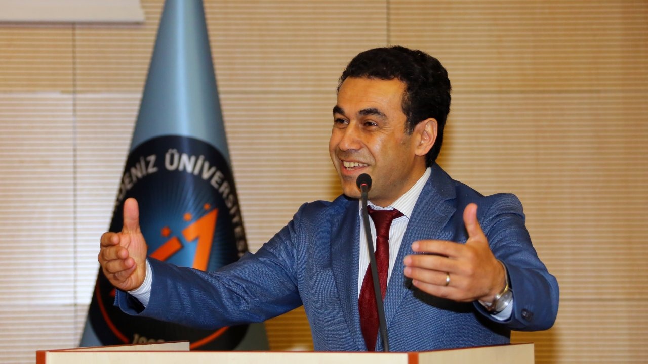 Eski dekanın profesörlüğü iptal edildi!