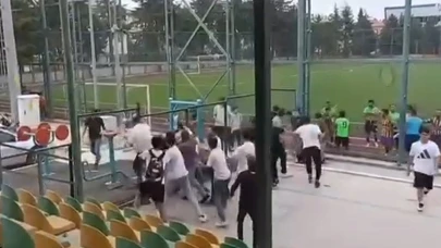 Amatör maçta taraftarlar birbirine girdi; 2 yaralı