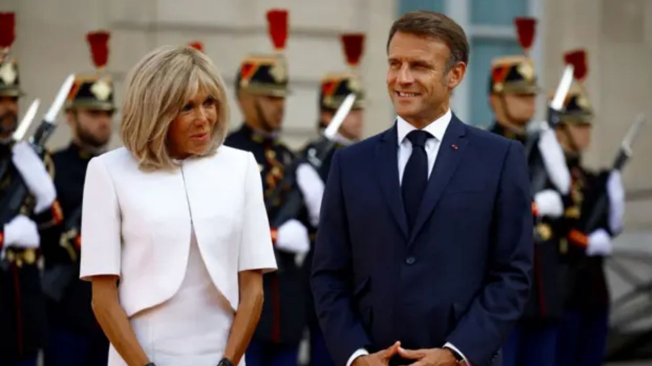 Emmanuel Macron Eşi Brigitte Macron Kaç Yaşında ve Yaş Farkı Kaç? Eski Eşi Kimdir?