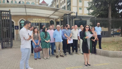 Antalya Adliyesi Önünde; "Kuyu Tipi Hapishaneler Kapatılsın!" Açıklaması