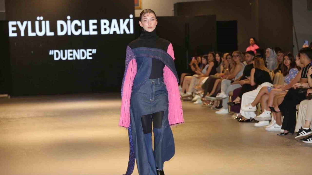 AÜ Tekstil ve Moda Tasarımı öğrencilerinden mezuniyet defilesi