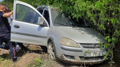 Otomobil şarampole devrildi: 2 yaralı