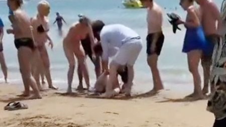 Denizde fenalaşan turist hastanede kurtarılamadı