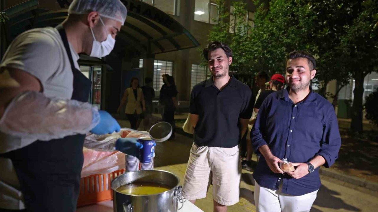 Büyükşehir'den öğrencilere çorba ikramı