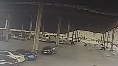 Boş pazar yerinde motosikletler çarpıştı: 2 yaralı