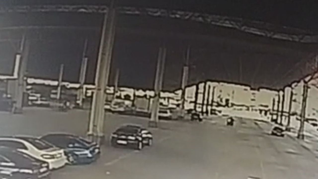 Boş pazar yerinde motosikletler çarpıştı: 2 yaralı