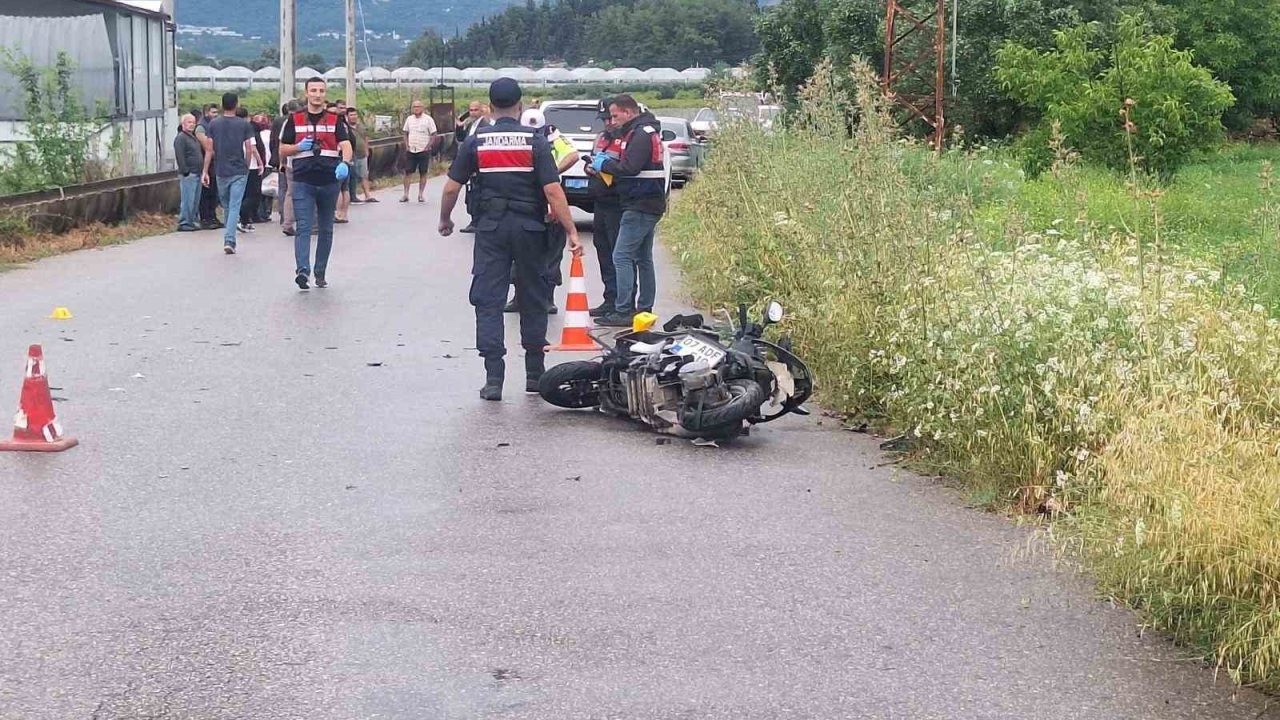 Otomobil ile motosikletin çarpıştığı kazada 1 kişi hayatını kaybetti