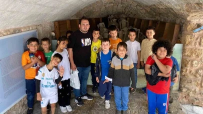 Menteşeli çocuklar tarihi resmetti