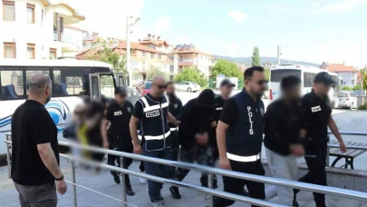 Burdur’da fuhuş operasyonunda 8 şüpheli tutuklandı