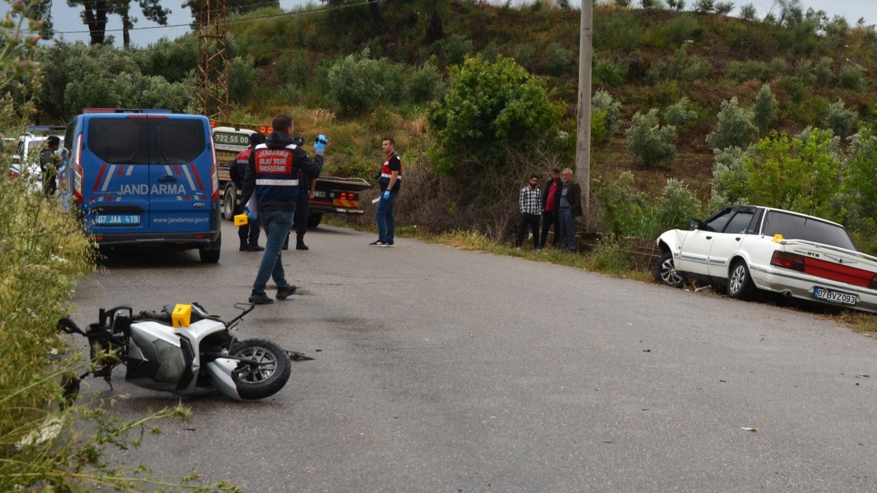 Otomobille çarpışan motosikletli öldü