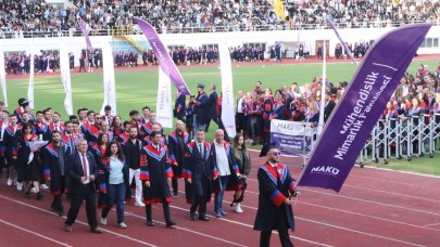 MAKÜ'de mezuniyet coşkusu