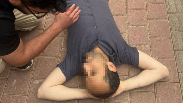 İki grup arasında silah, sopa ve bıçaklı kavga; 4 yaralı