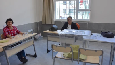 Antalya'da muhtarlık seçimi için oy kullanma işlemi sürüyor