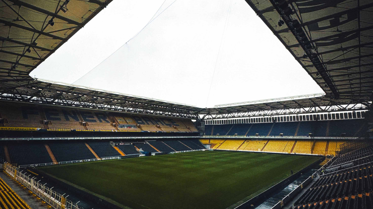Fenerbahçe'nin stadında yenileme ve tadilat çalışmaları başladı