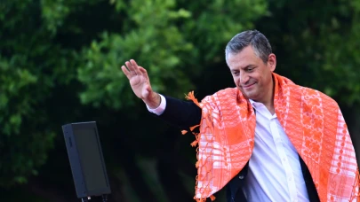 Kepez'de CHP Genel Başkanı Özel, partisinin Antalya mitinginde konuştu