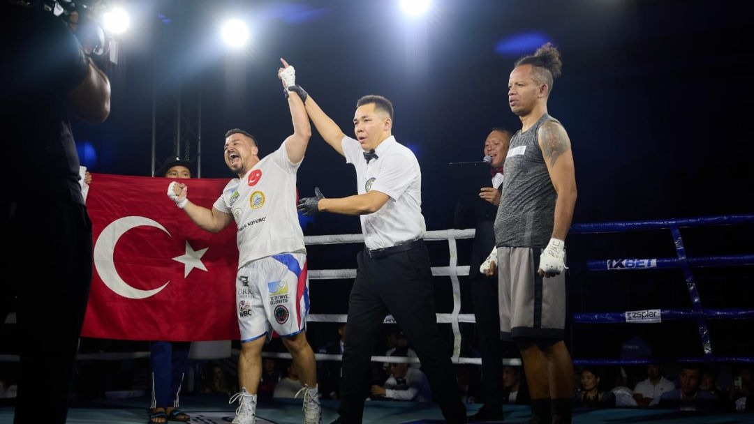 Fethiyeli boksör Kubilay'dan 17'nci zafer