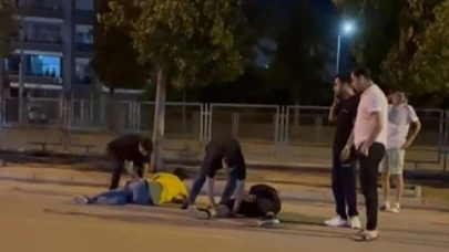 Yolda yürürken silahlı saldırıya uğrayan 2 genç yaralandı