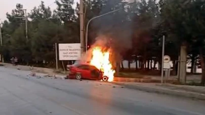 Refüje çarpan otomobil yandı