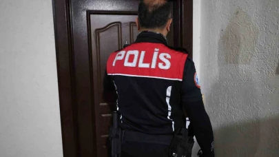 Mersin’de 54 adrese operasyon: 89 aranan şahıs yakalandı