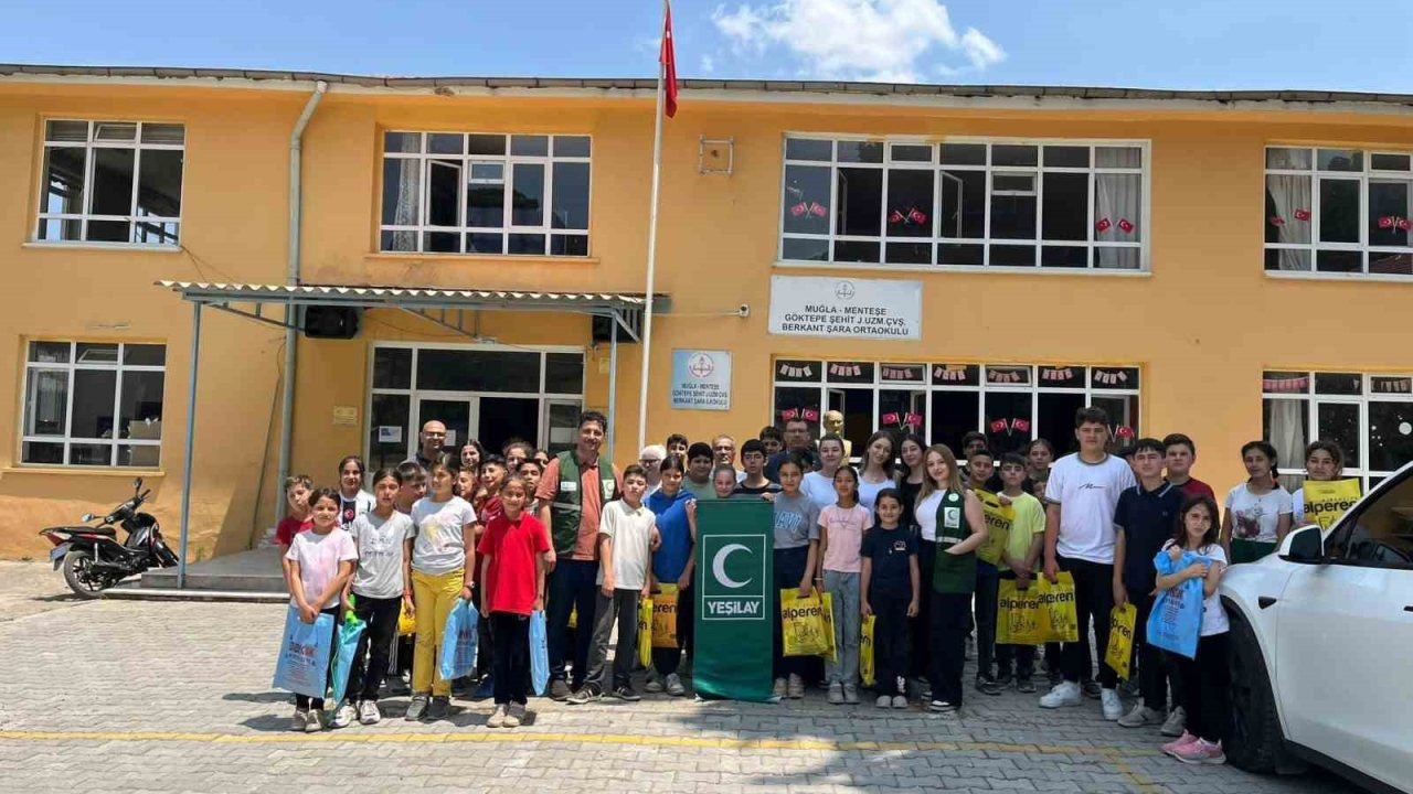 Üniversite öğrencilerinden köy okuluna anlamlı destek