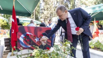 Başkan Seçer, şehitliği ziyaret etti, protokolle bayramlaştı