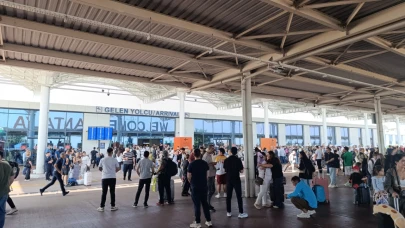 Antalya'ya Havadan Akın Akın Turist Geliyor!