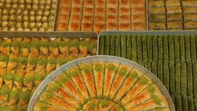 Aşırı Tatlı Tüketimi Göz Sağlığını da Etkiliyor! Bayramda Tatlı Tüketimine Dikkat!