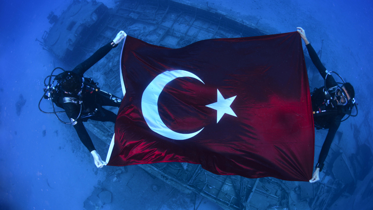 Kemer'in su altı güzellikleri dalış etkinlikleriyle gözler önüne serildi